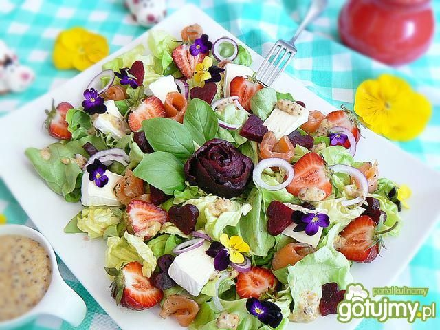 Sałatka z pieczonym burakiem i lososiem Sałatka z pieczonym burakiem i lososiem