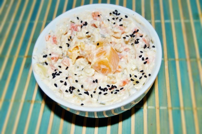 Sałatka z pieczonym indykiem i brzoskwinią Sałatka z pieczonym indykiem i brzoskwinią