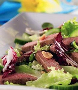 Sałatka z pieczonym mięsem 