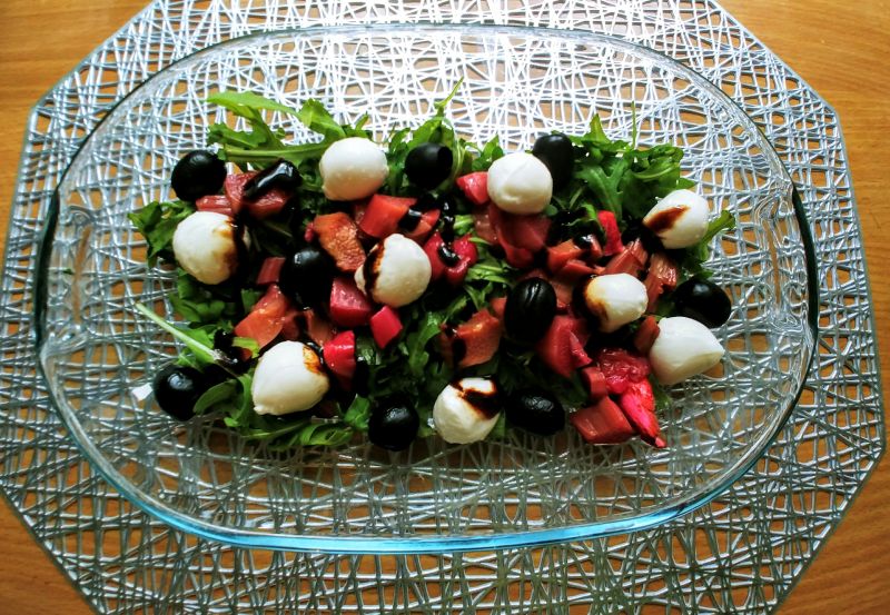 Sałatka z pieczonym rabarbarem