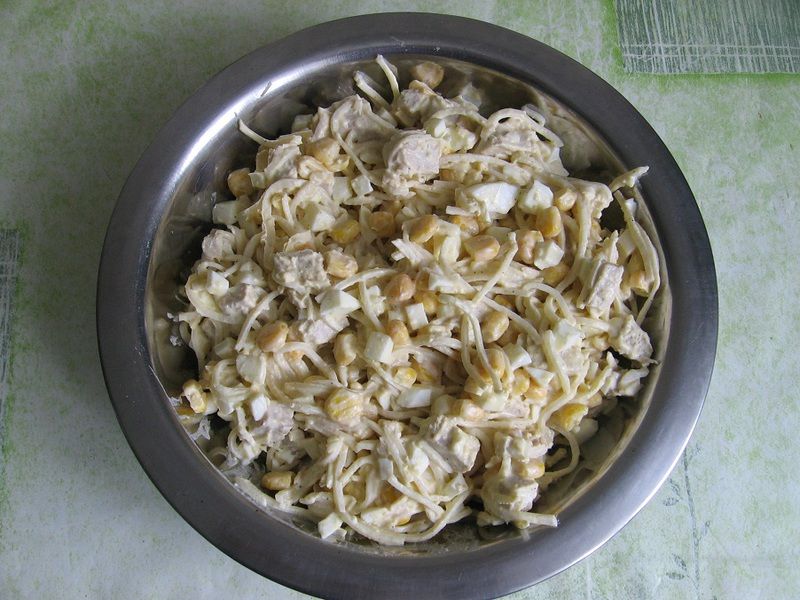 Sałatka z pieczonym schabem