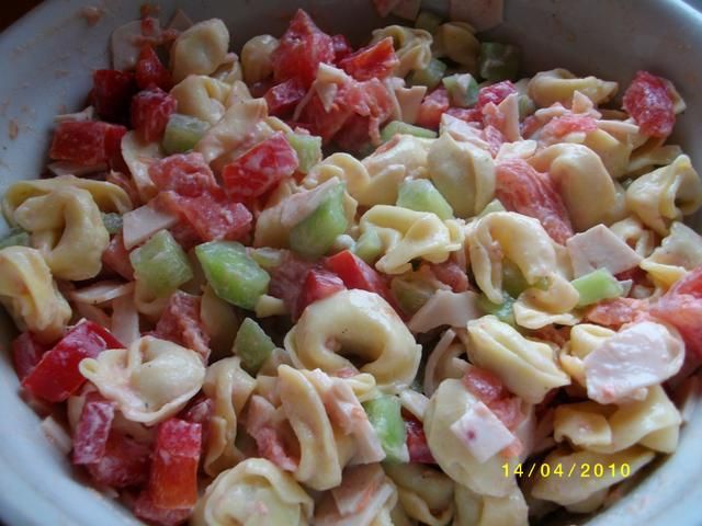 Sałatka z pierożkami tortellini