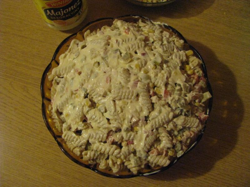 Sałatka z piersi wędzonej