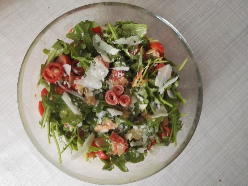 Sałatka z pikantnym dressingiem