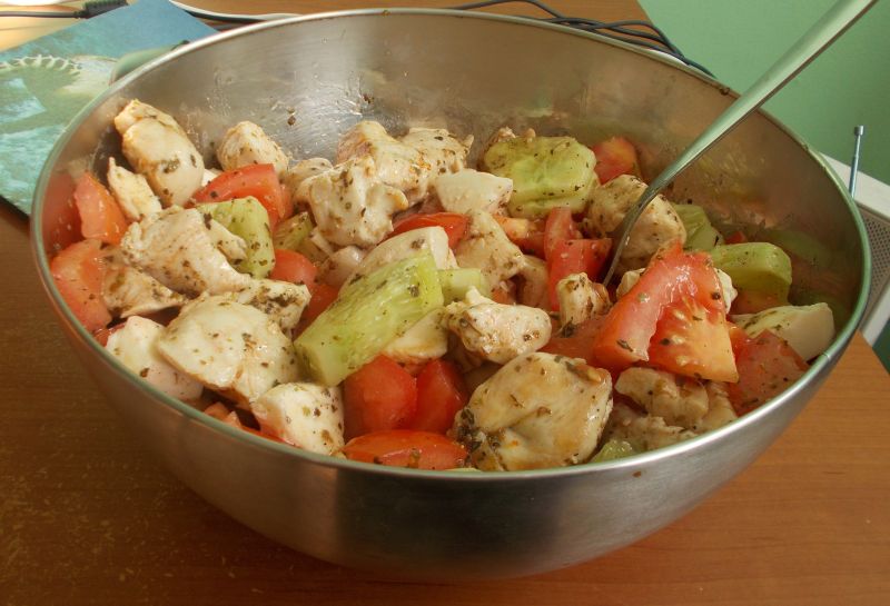 Sałatka z polędwiczkami. Sałatka z polędwiczkami.