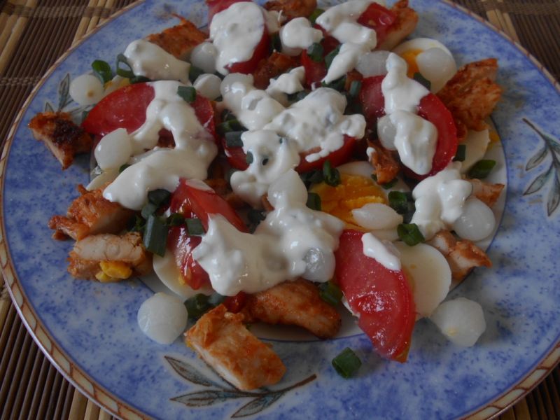 Sałatka z polędwiczkami z kurczaka