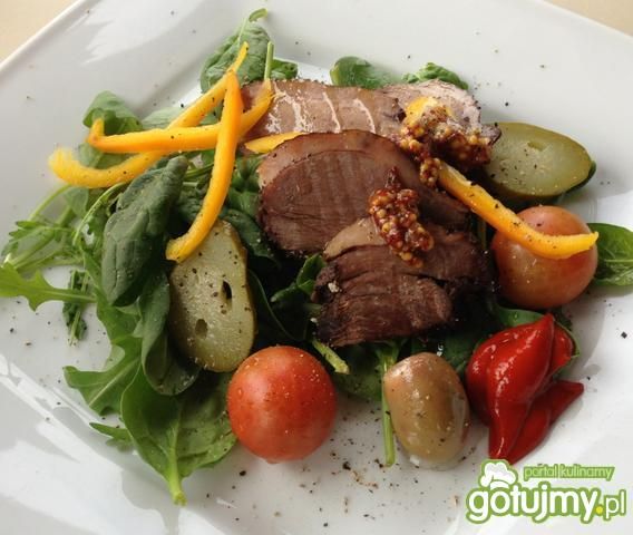 Sałatka z półgęskiem. Sałatka z półgęskiem.