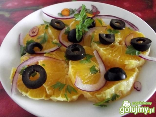 Sałatka z pomarańczy i oliwek