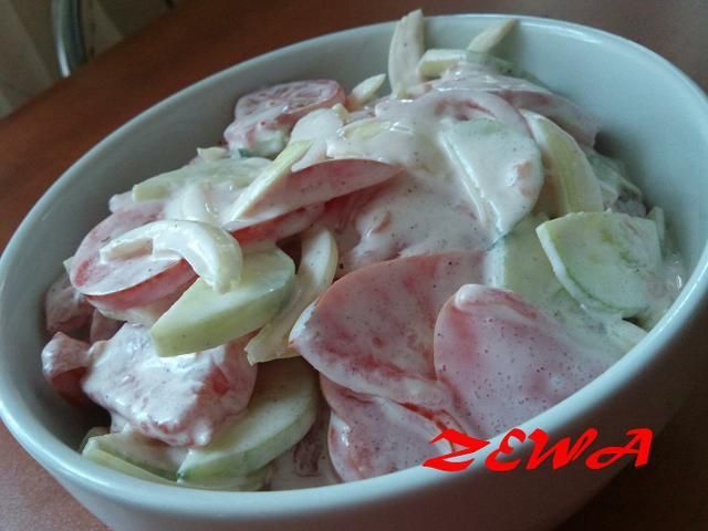 Sałatka z pomidora i ogórka Sałatka z pomidora i ogórka