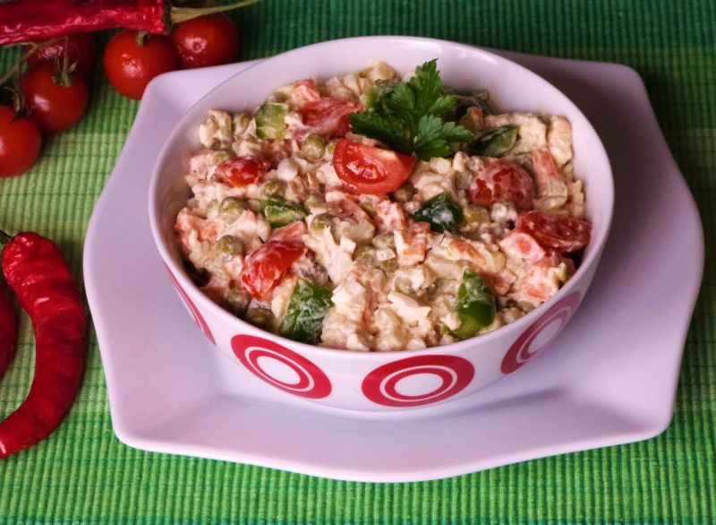 Sałatka z pomidorami i papryką Sałatka z pomidorami i papryką