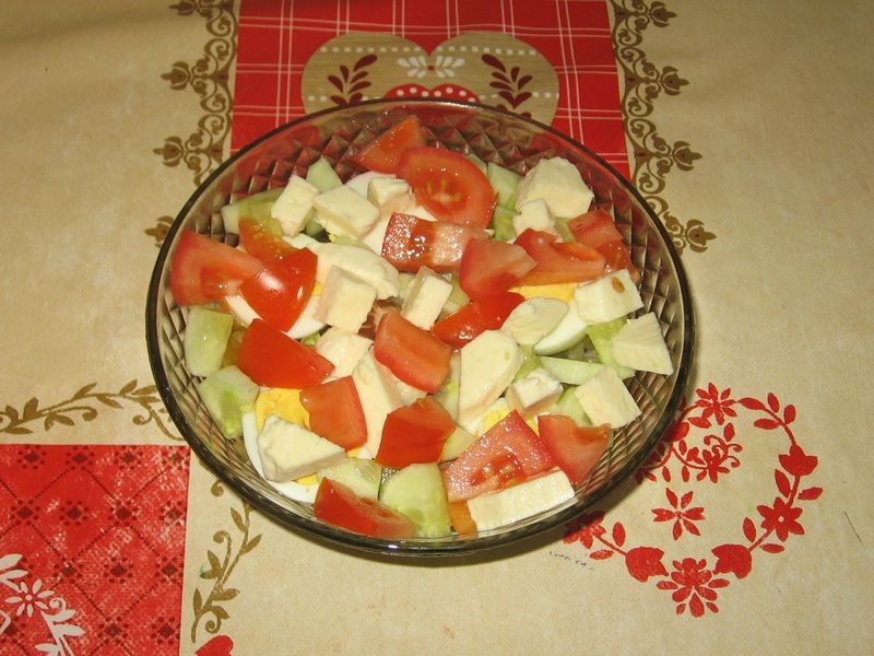Sałatka z pomidorem i mozarellą