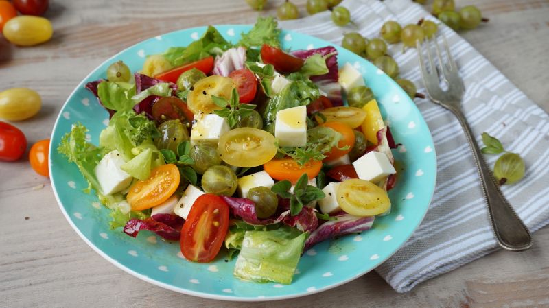 Sałatka z pomidorkami i agrestem Sałatka z pomidorkami i agrestem