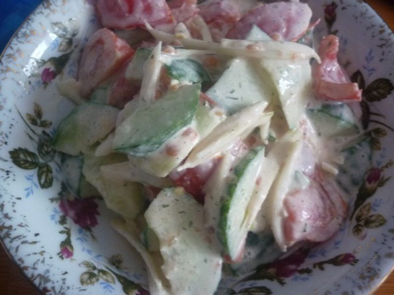 Sałatka z pomidorków koktajlowych Sałatka z pomidorków koktajlowych