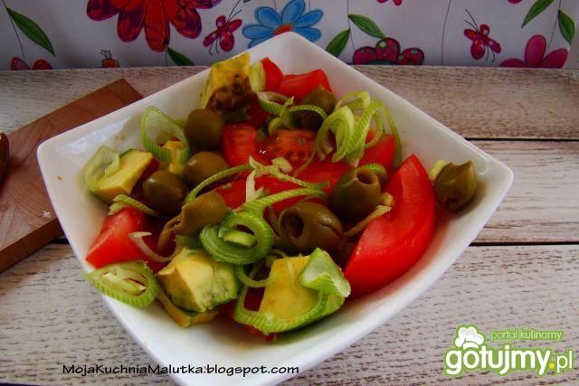 Sałatka z pomidorów i awokado  Sałatka z pomidorów i awokado