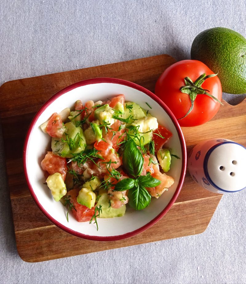 Sałatka z pomidorów i awokado