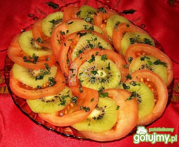 Sałatka z pomidorów i kiwi Sałatka z pomidorów i kiwi