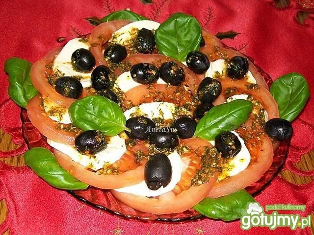 Sałatka z pomidorów i mozzarelli Sałatka z pomidorów i mozzarelli