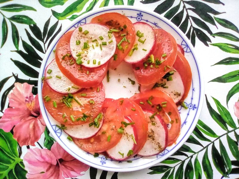 Sałatka z pomidorów i rzodkiewek 