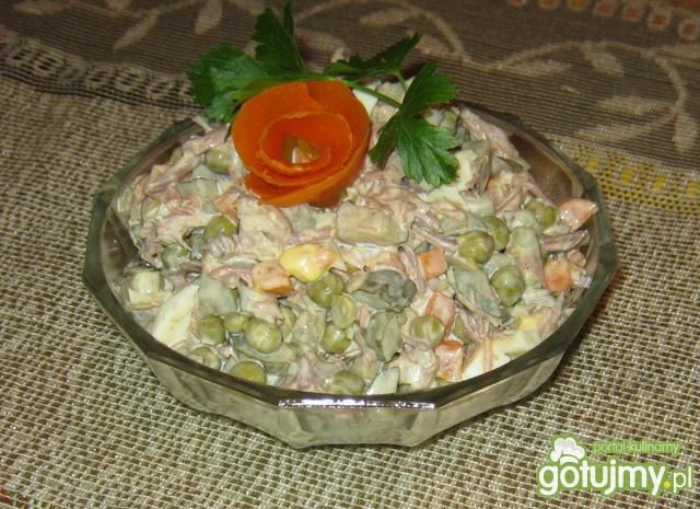 Sałatka z poobiednich resztek Sałatka z poobiednich resztek