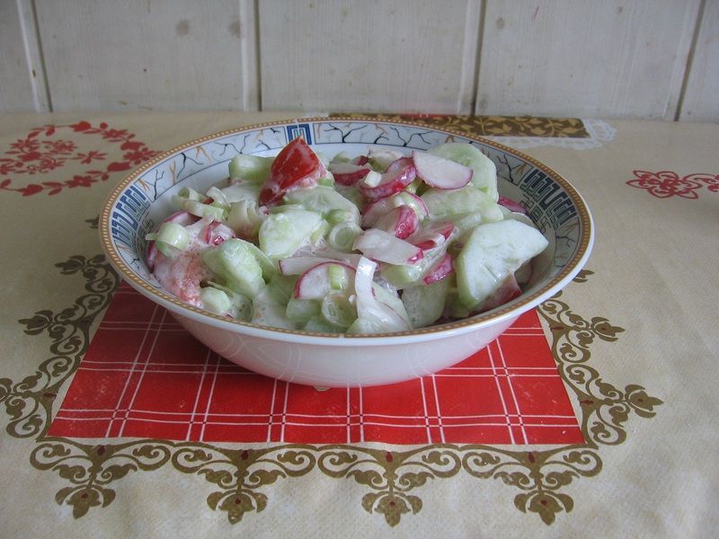 Sałatka z pora, rzodkiewki i ogórka Sałatka z pora, rzodkiewki i ogórka