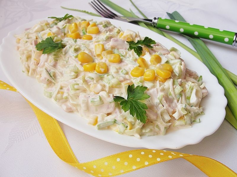 Sałatka z pora z kukurydzą 