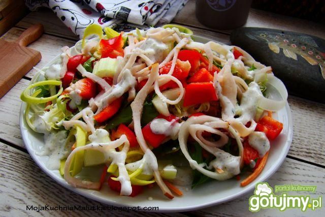 Sałatka z porem i drobiowymi nitkami 