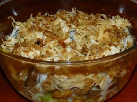 Sałatka z prażoną cebulką i kurczakiem