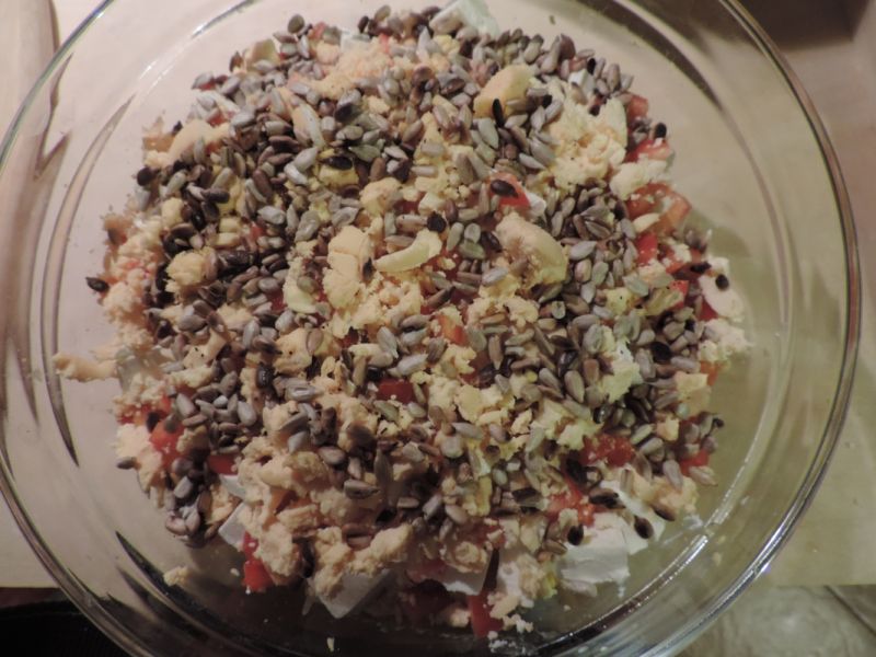 Sałatka z prażonym słonecznikiem Sałatka z prażonym słonecznikiem