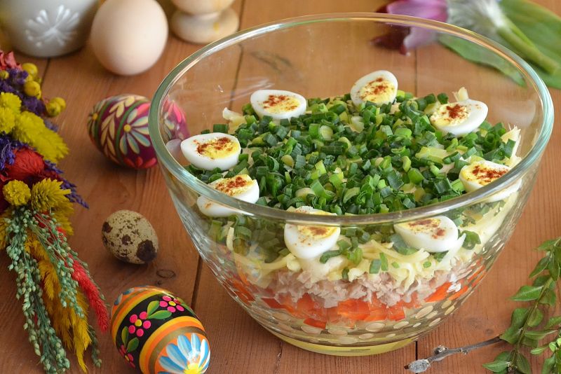 Sałatka z przepiórczymi jajkami