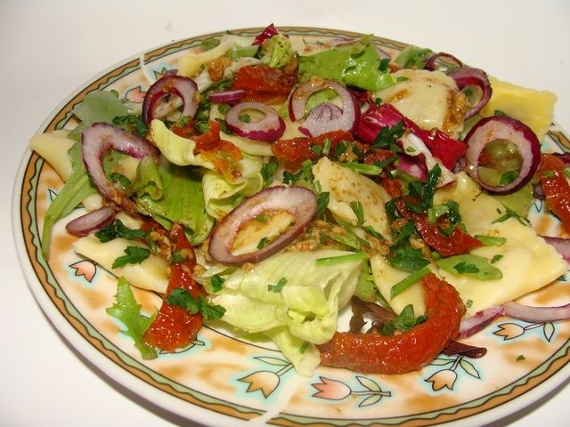 Sałatka z ravioli