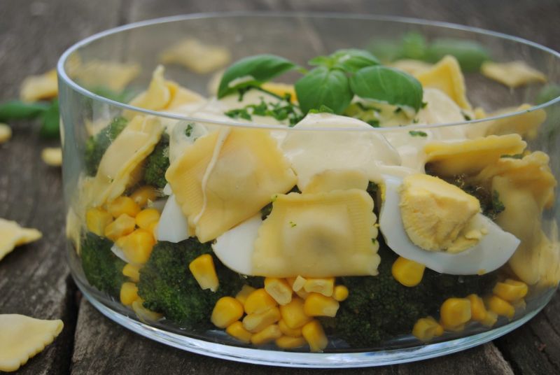 Sałatka z ravioli