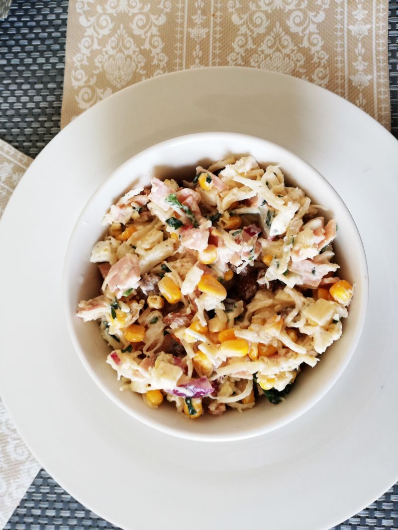 Sałatka z rodzynkami i rzodkiewką