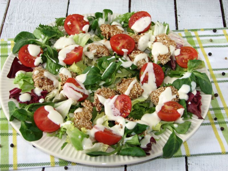 Sałatka z roszponką i indykiem