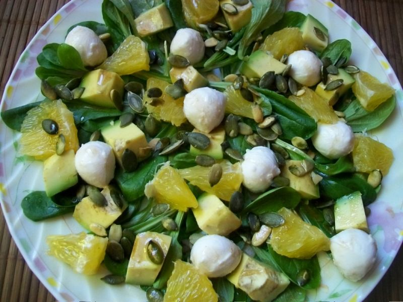 Sałatka z roszponką, pomarańczą i awokado Sałatka z roszponką, pomarańczą i awokado