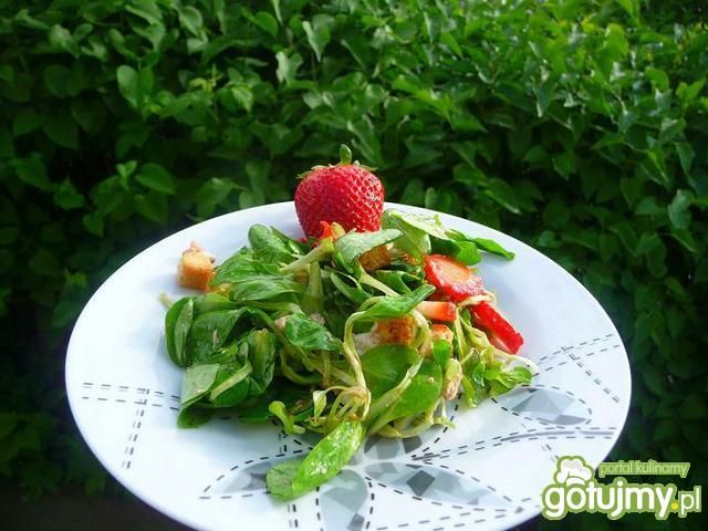 Sałatka z roszponki z truskawkami
