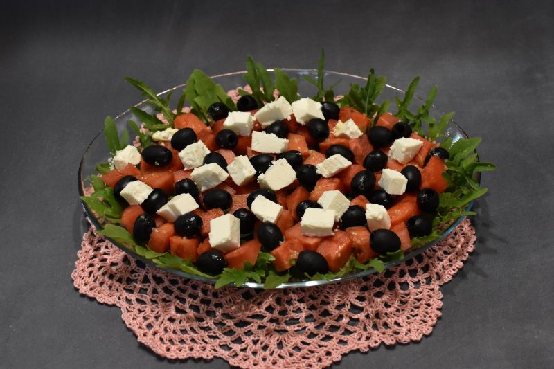 Sałatka z roszpunką i arbuzem