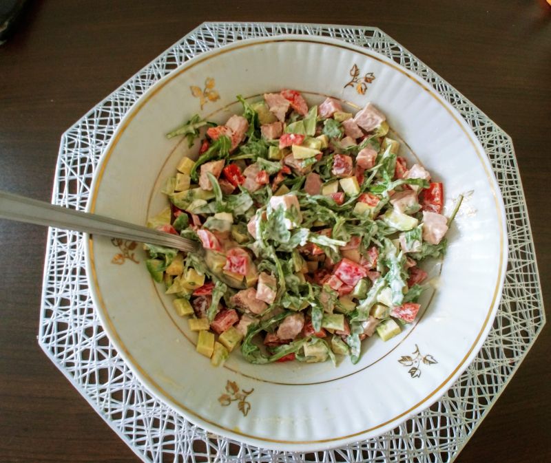 Sałatka z rukolą i awokado