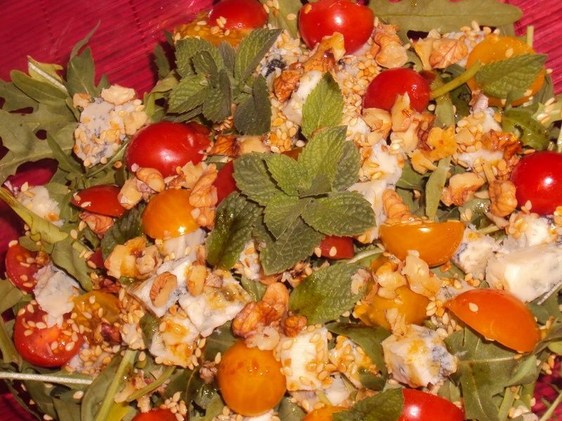 Sałatka z rukolą i gorgonzolą Sałatka z rukolą i gorgonzolą