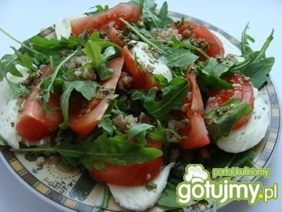 Sałatka z rukolą i kaszą gryczaną  Sałatka z rukolą i kaszą gryczaną