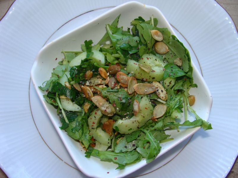 Sałatka z rukolą i pestkami dyni Sałatka z rukolą i pestkami dyni