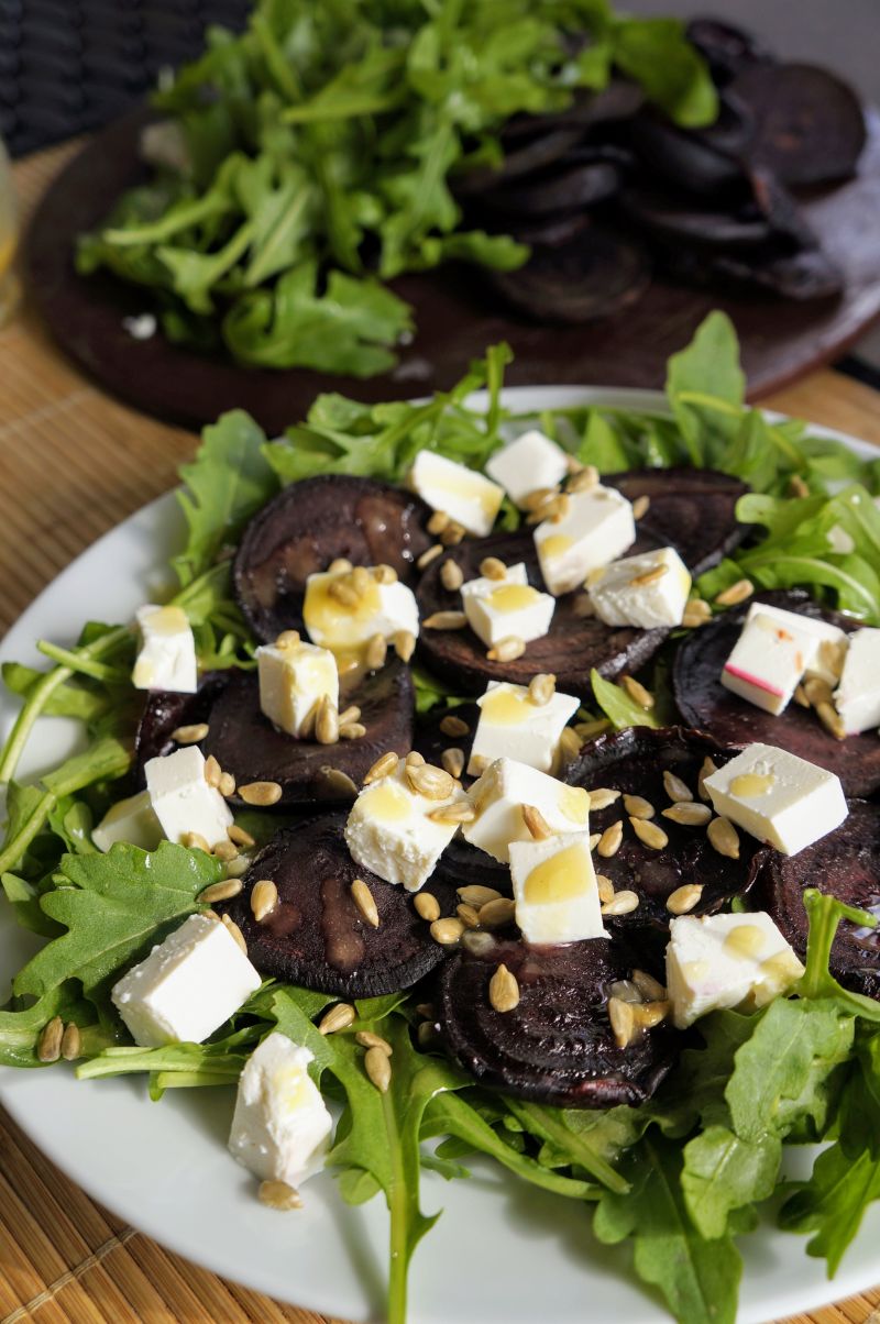 Sałatka z rukolą i pieczonym burakiem 