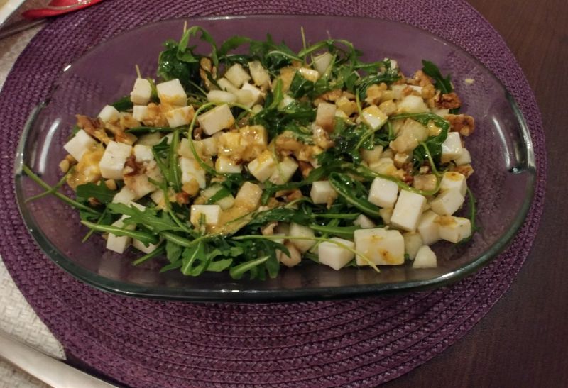 Sałatka z rukolą i serem kozim