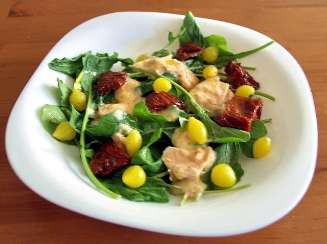 sałatka z rukoli i łososia sałatka z rukoli i łososia