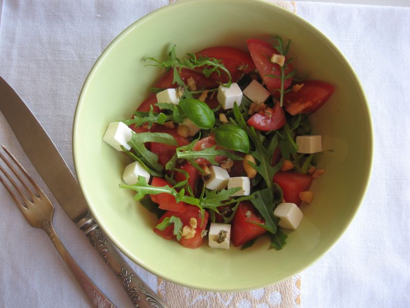 Sałatka z rukoli i pomidorów