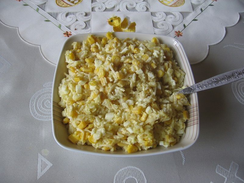 Sałatka z ryżem, ananasem i selerem konserwowym Sałatka z ryżem, ananasem i selerem konserwowym