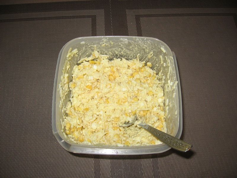Sałatka z ryżem, ananasem i selerem konserwowym