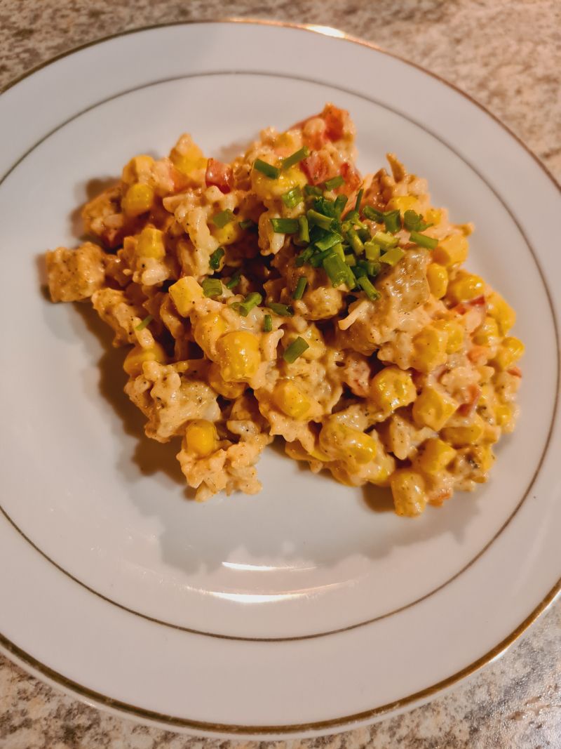 Sałatka z ryżem i kurczakiem Sałatka z ryżem i kurczakiem