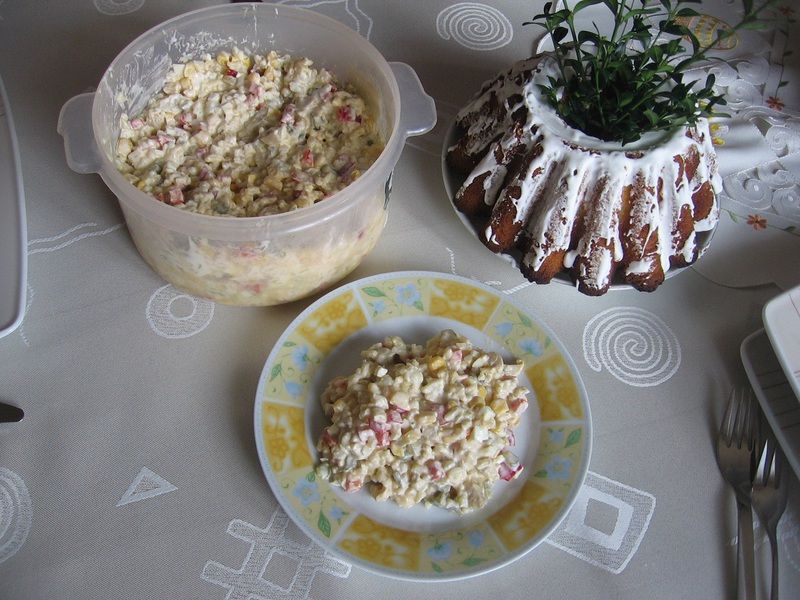 Sałatka z ryżem, papryką i pieczarkami