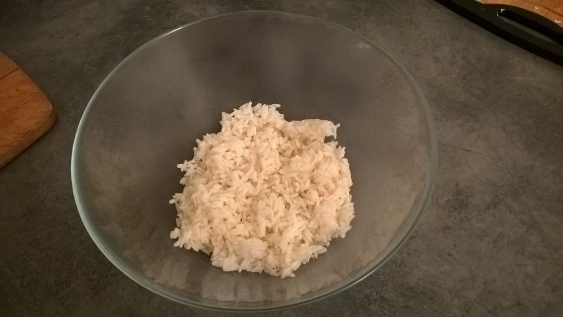 Sałatka z ryżem, serem i roszponką