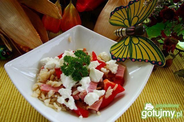 Sałatka z ryżu brązowego z fetą 